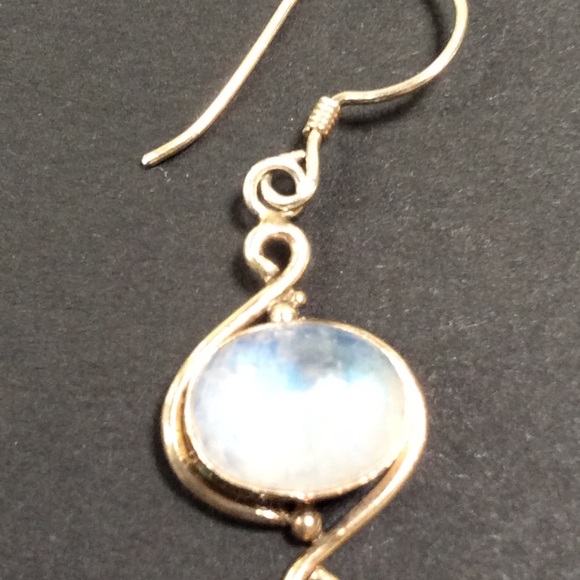 Sterling Silver & Moonstone earrings - Picture 3 of 4